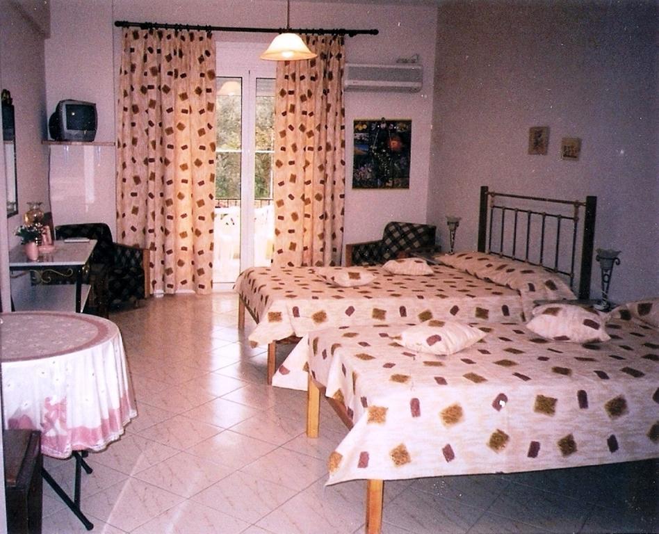 Kleidas Apartments Thymiana Bagian luar foto