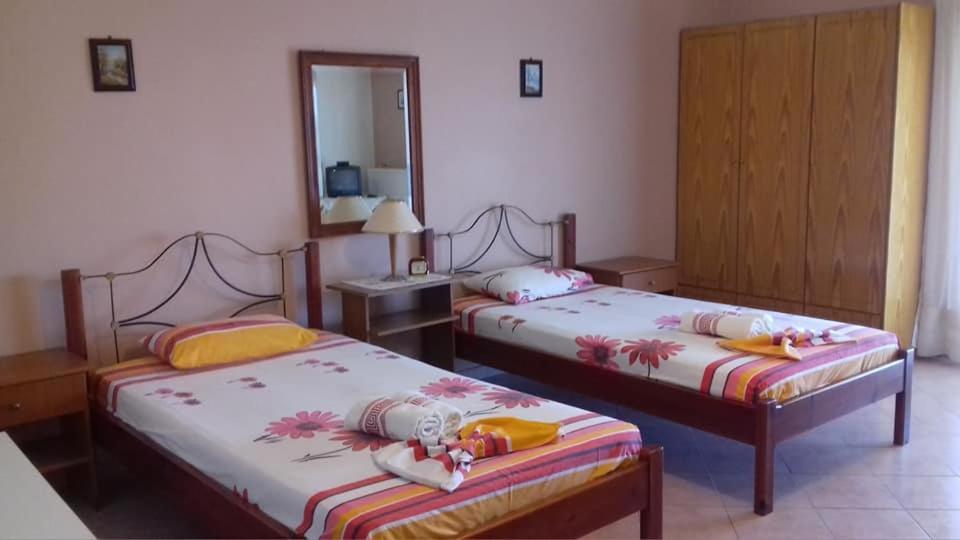 Kleidas Apartments Thymiana Bagian luar foto