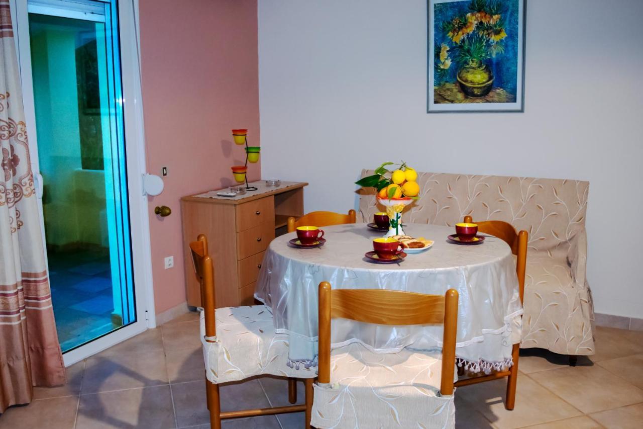 Kleidas Apartments Thymiana Bagian luar foto